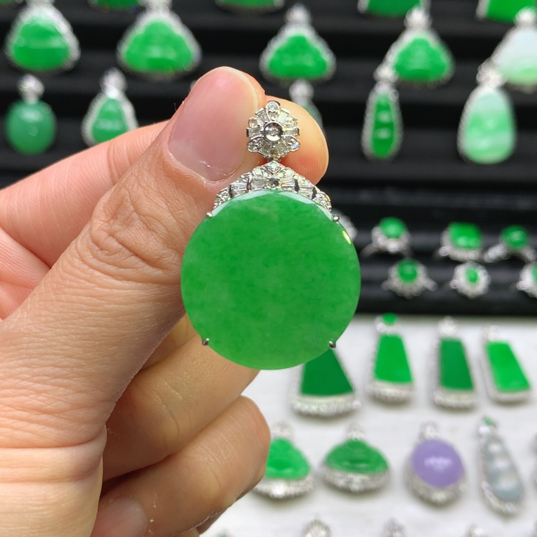 翡翠吊坠(不含链)18K金镶嵌