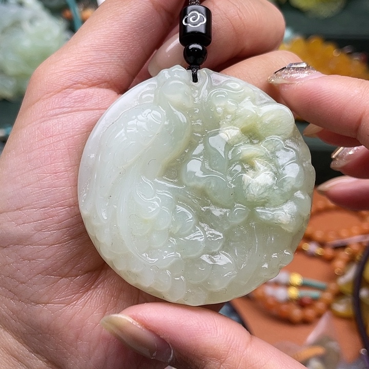 蛇纹石玉吊坠合金