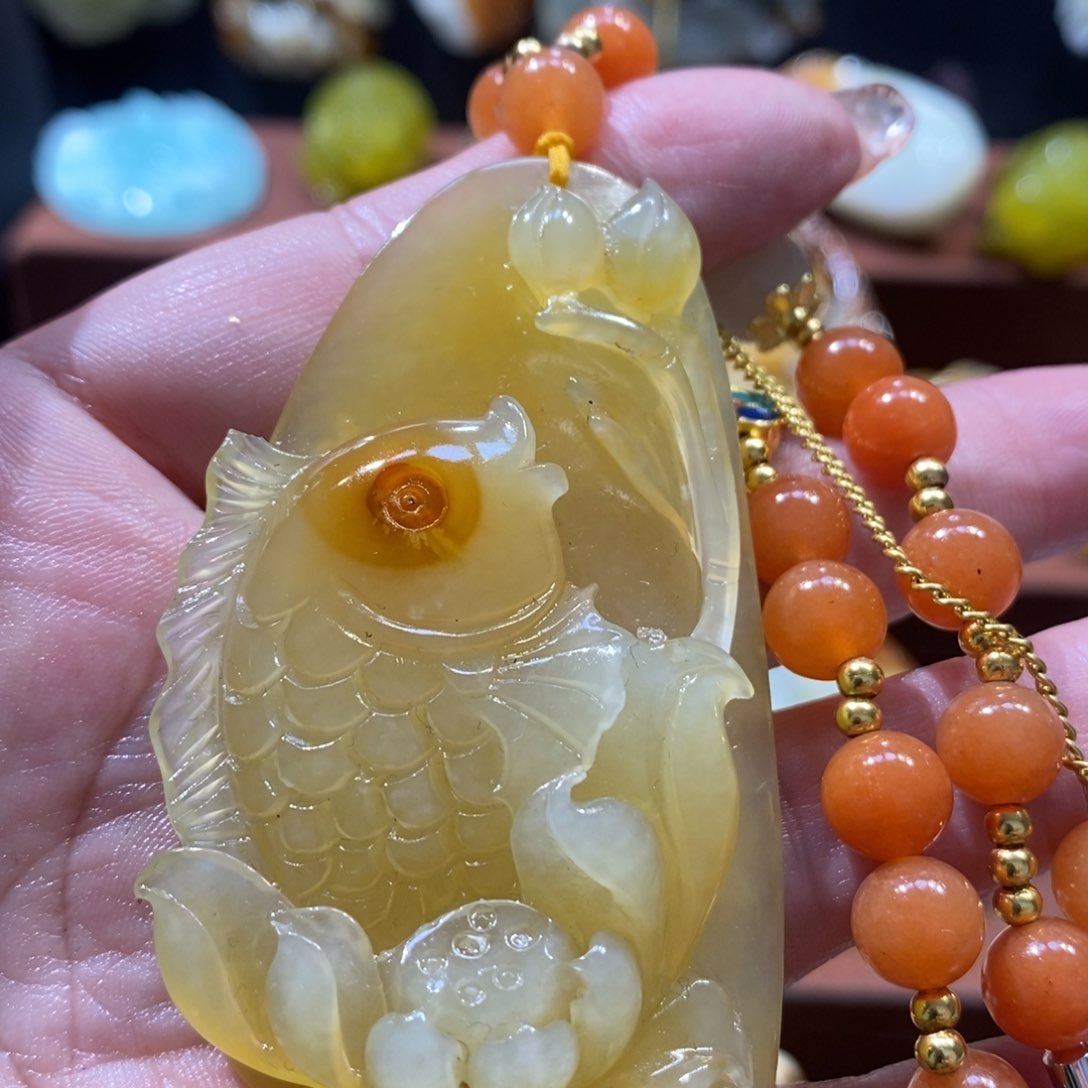 蛇纹石玉颈饰未镶嵌