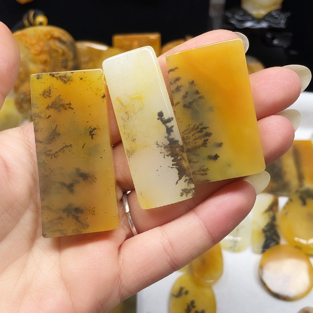 石***缘石英质玉（黄龙玉）未镶嵌吊坠(不含链)