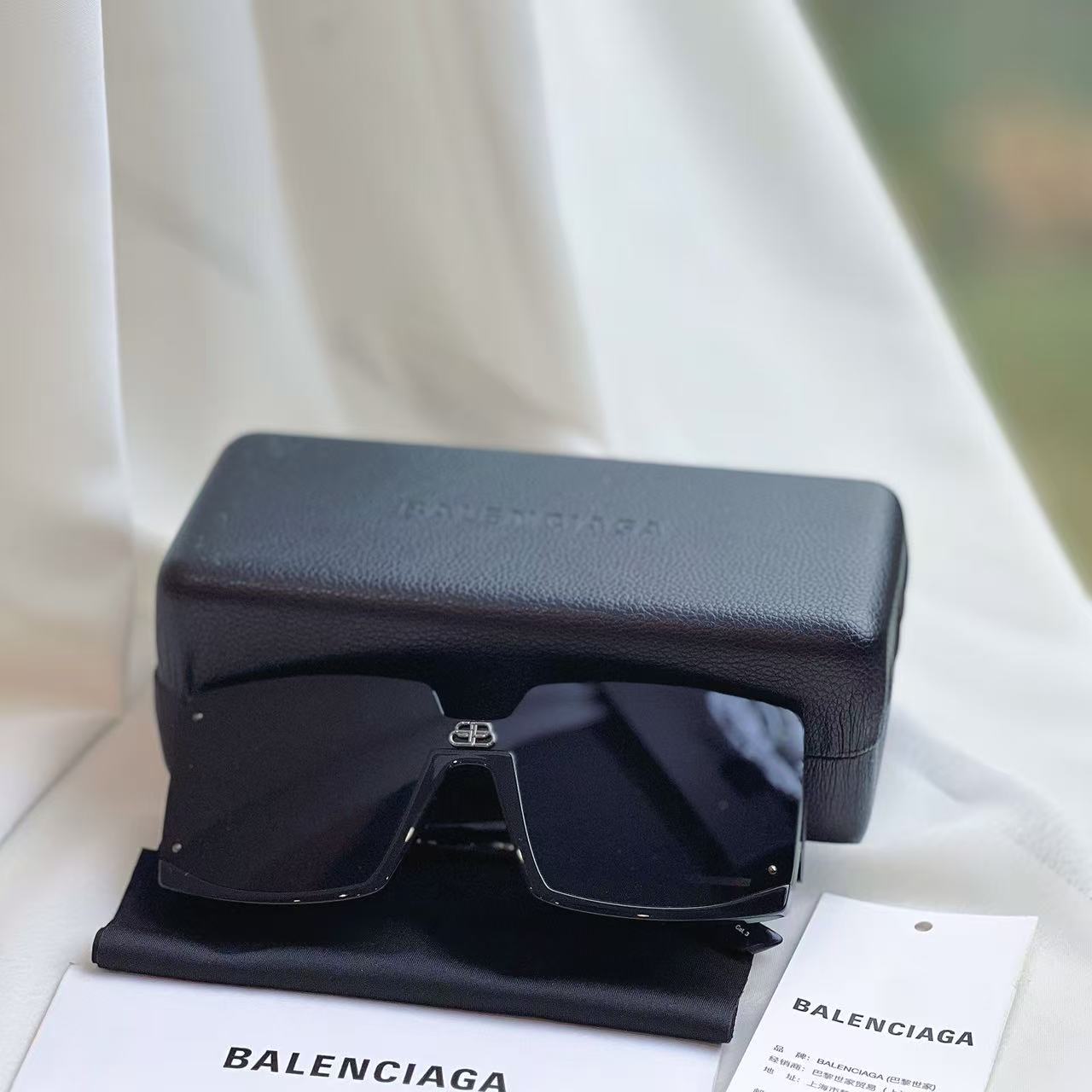 99新 Balenciaga/巴黎世家 黑色不规则形墨镜