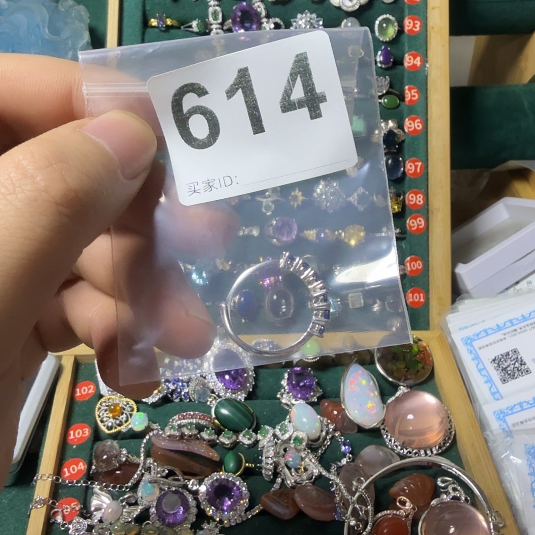 傲***咒银S925镶嵌托帕石戒指