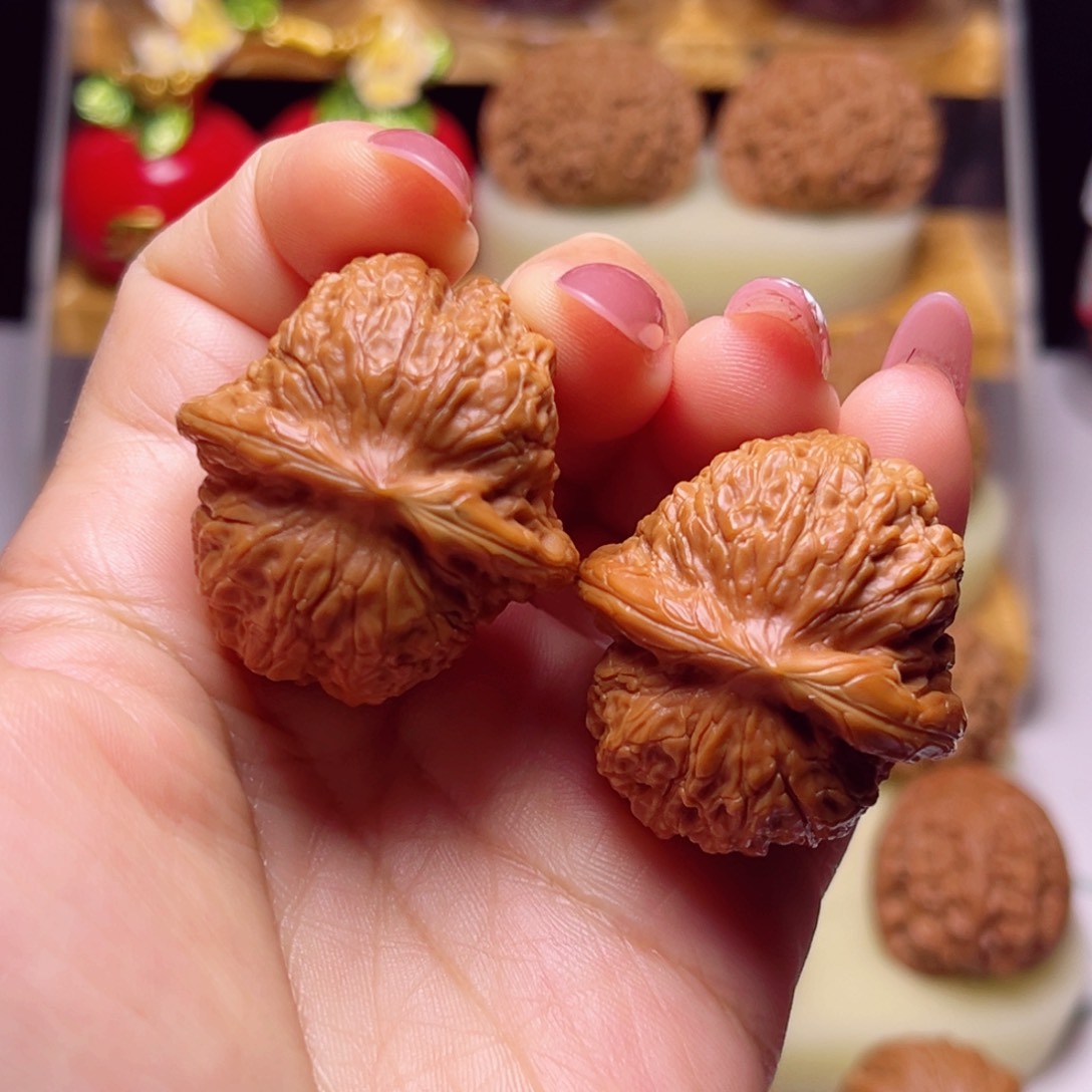 文玩核桃吊坠34尺血麒麟