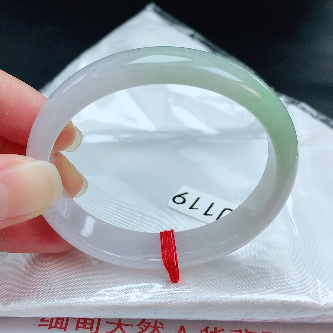 翡翠手镯未镶嵌缅甸天然A货翡翠手镯