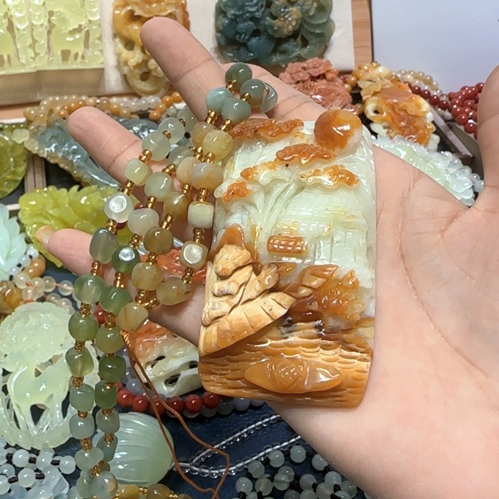 未镶嵌蛇纹石玉吊坠