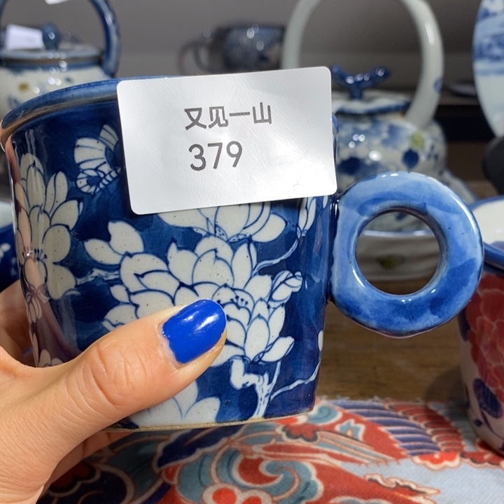 景德镇手绘玉兰花盖杯