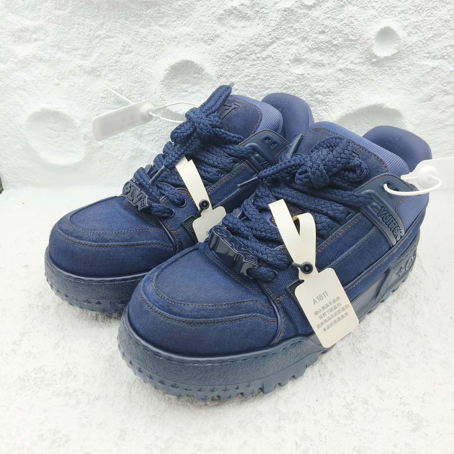 95新 LouisVuitton/路易威登 9码/43码/深蓝牛仔胖丁潮鞋