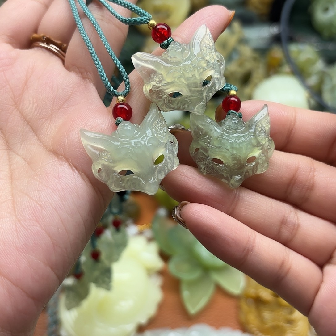 蛇纹石玉未镶嵌吊坠