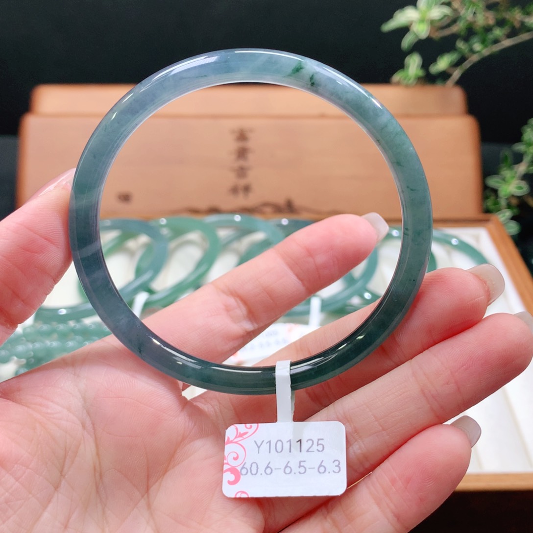 翡翠手镯未镶嵌天然