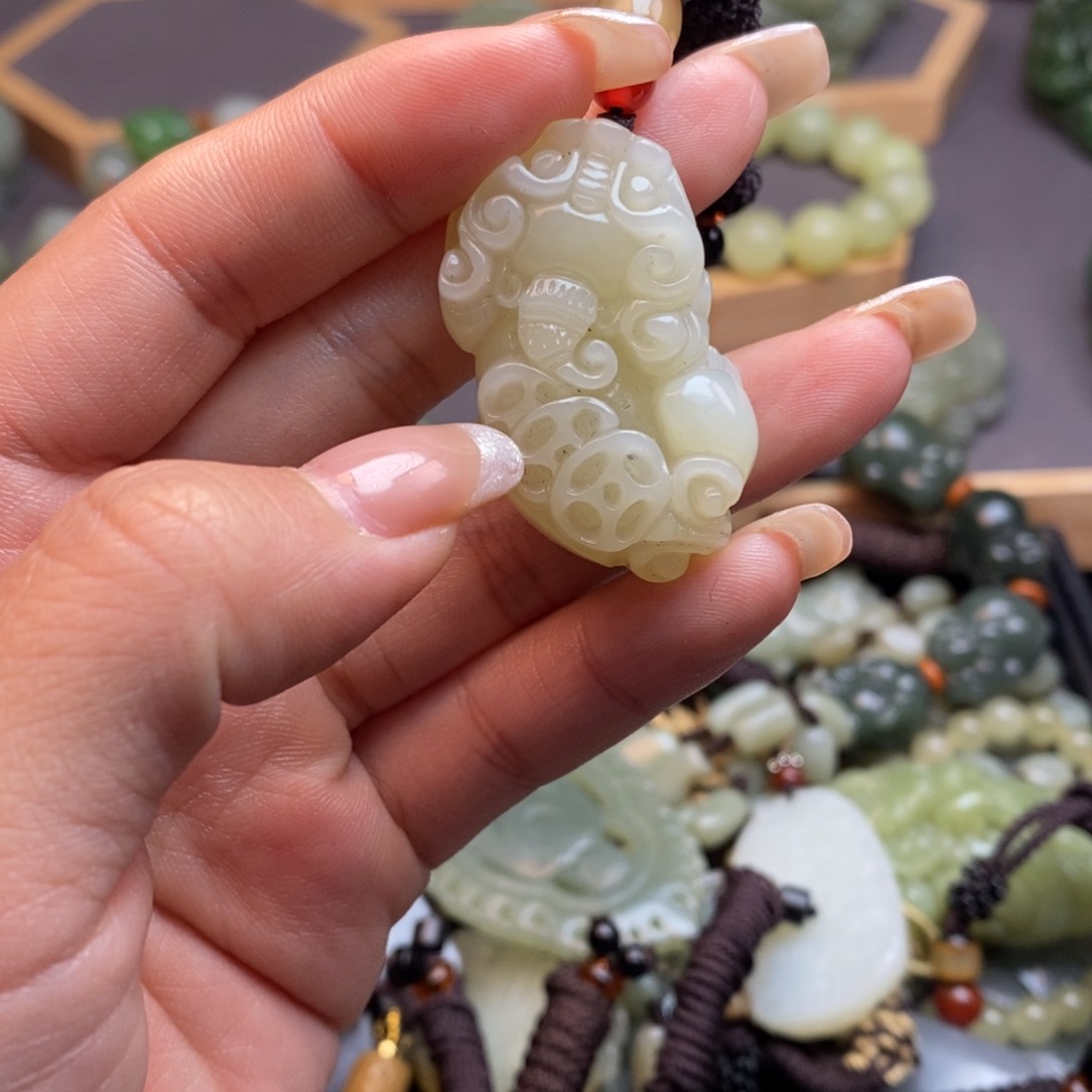 和田玉颈饰未镶嵌