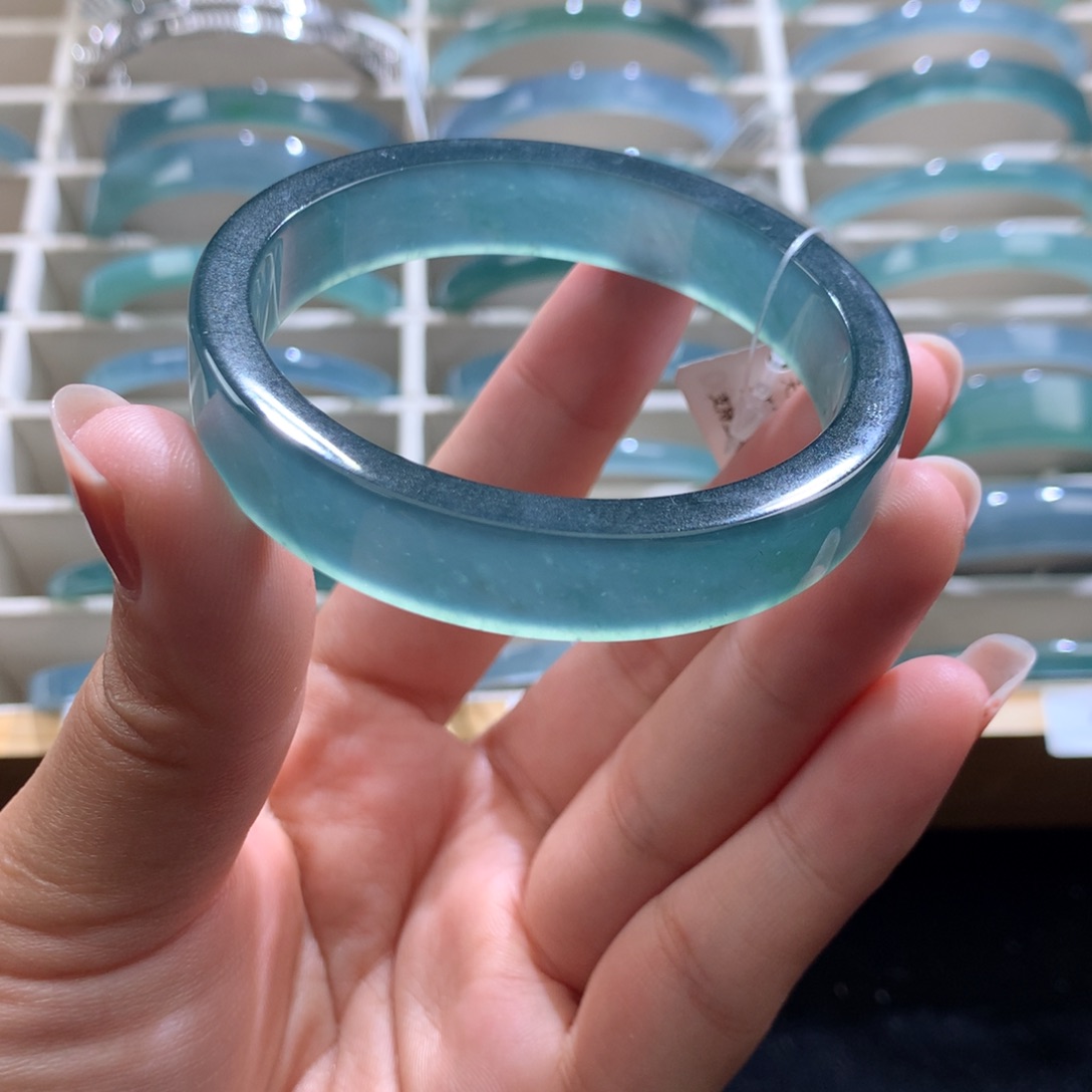 翡翠未镶嵌手镯高冰底冰蓝水