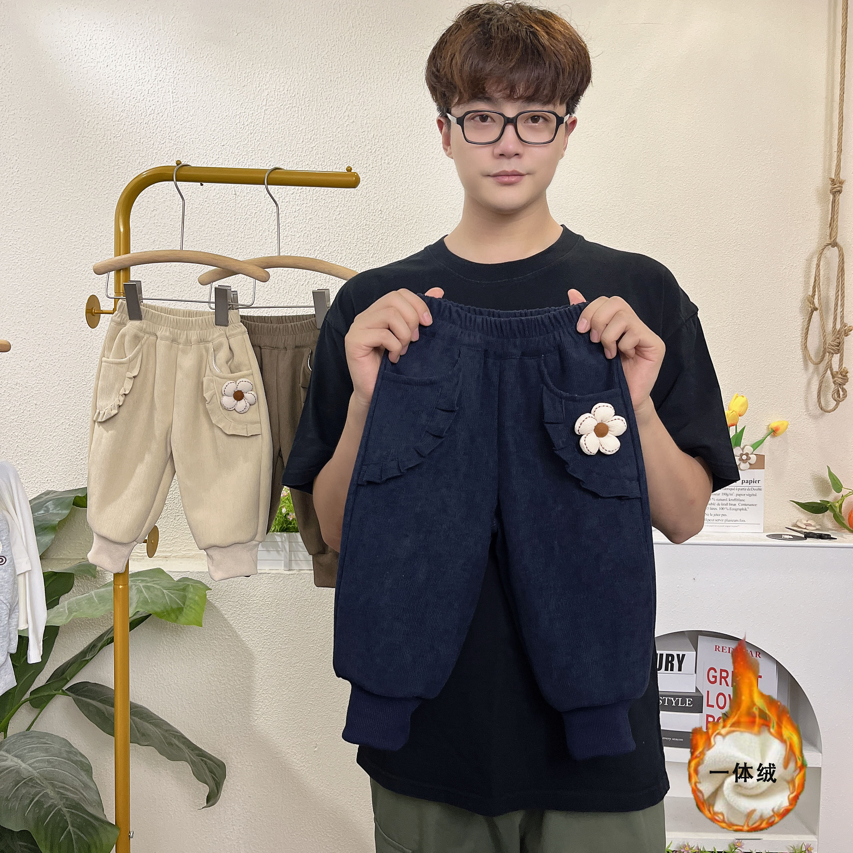 加绒裤子2025秋冬加绒花边裤中小童女韩版大花朵可爱一体绒休闲裤