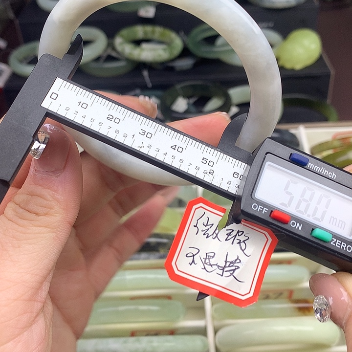 蛇纹石玉手镯未镶嵌1