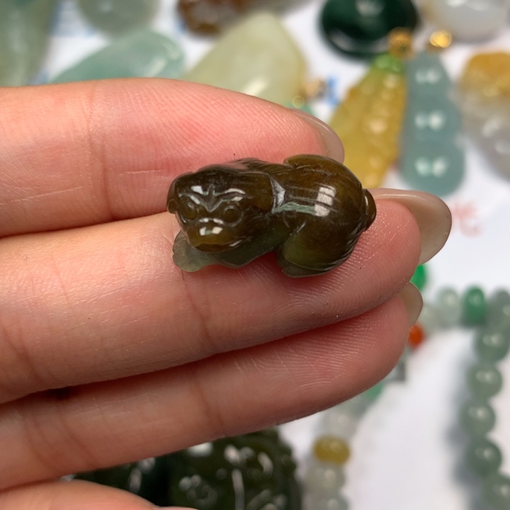 翡翠未镶嵌颈饰翡翠