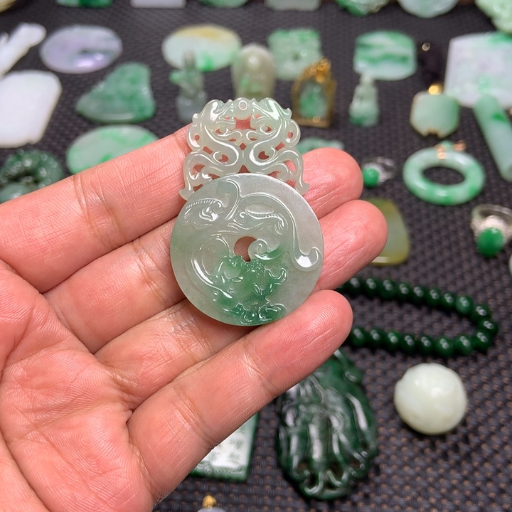 翡翠挂件未镶嵌K****g……