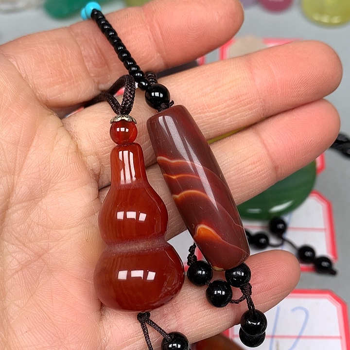 云***巅玛瑙/玉髓未镶嵌颈饰