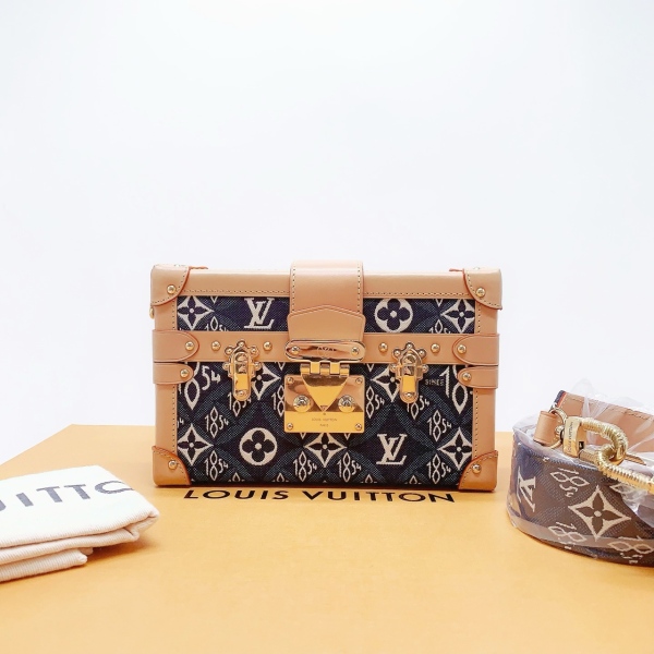 路易威登/包包/99新/20*13*5.5，20年/C218761515