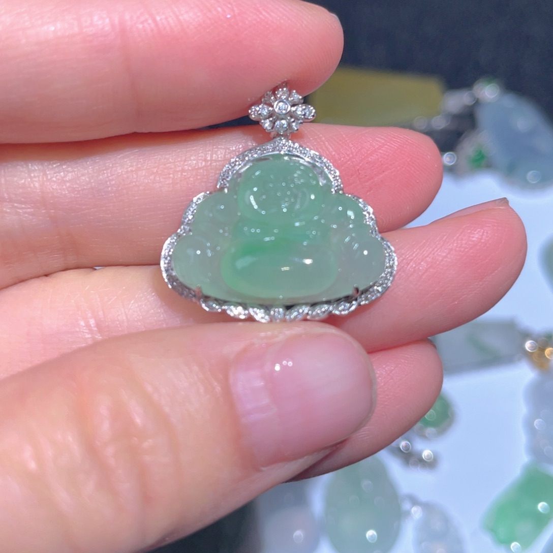 翡翠颈饰18K金镶嵌翡翠