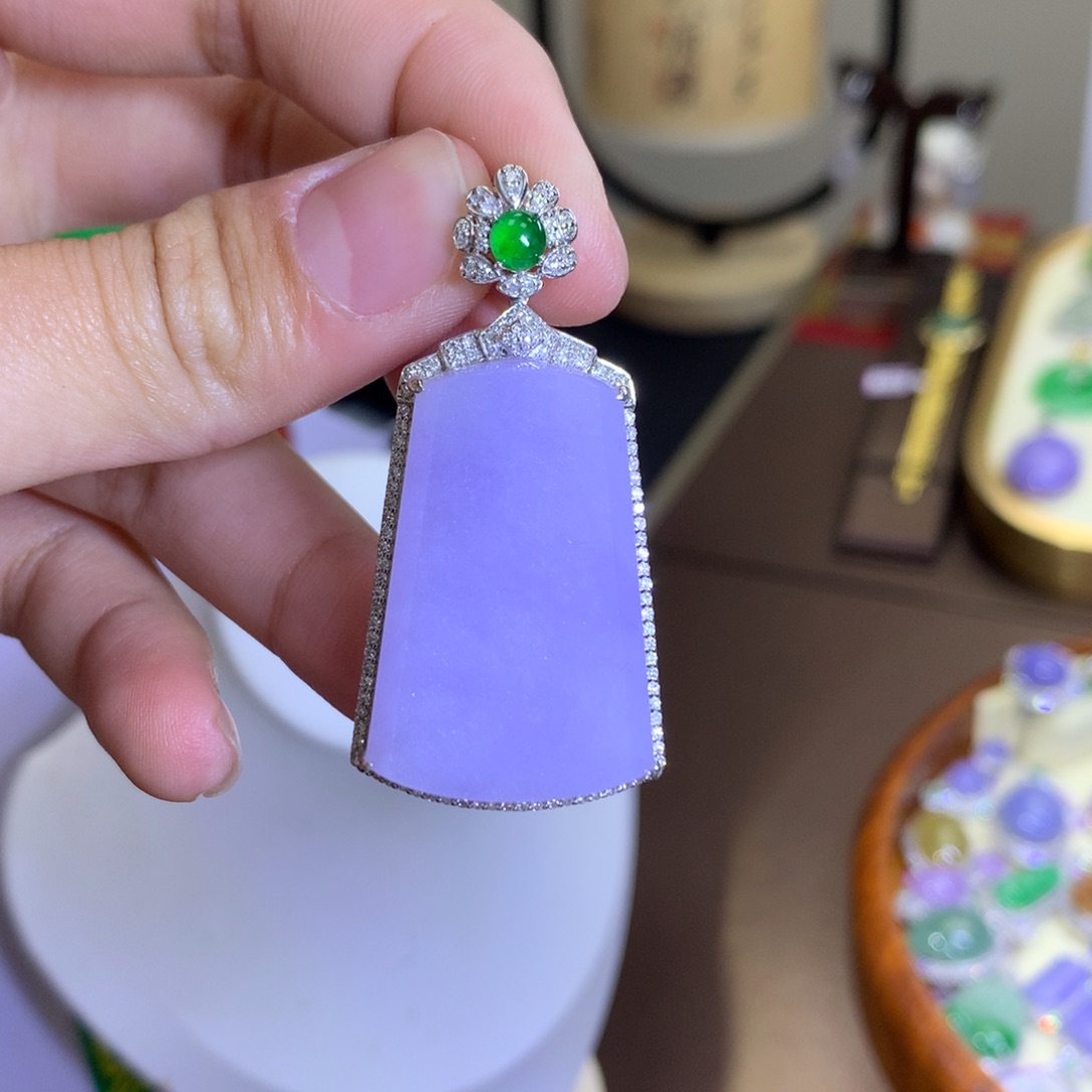 翡翠18K金镶嵌颈饰翡翠