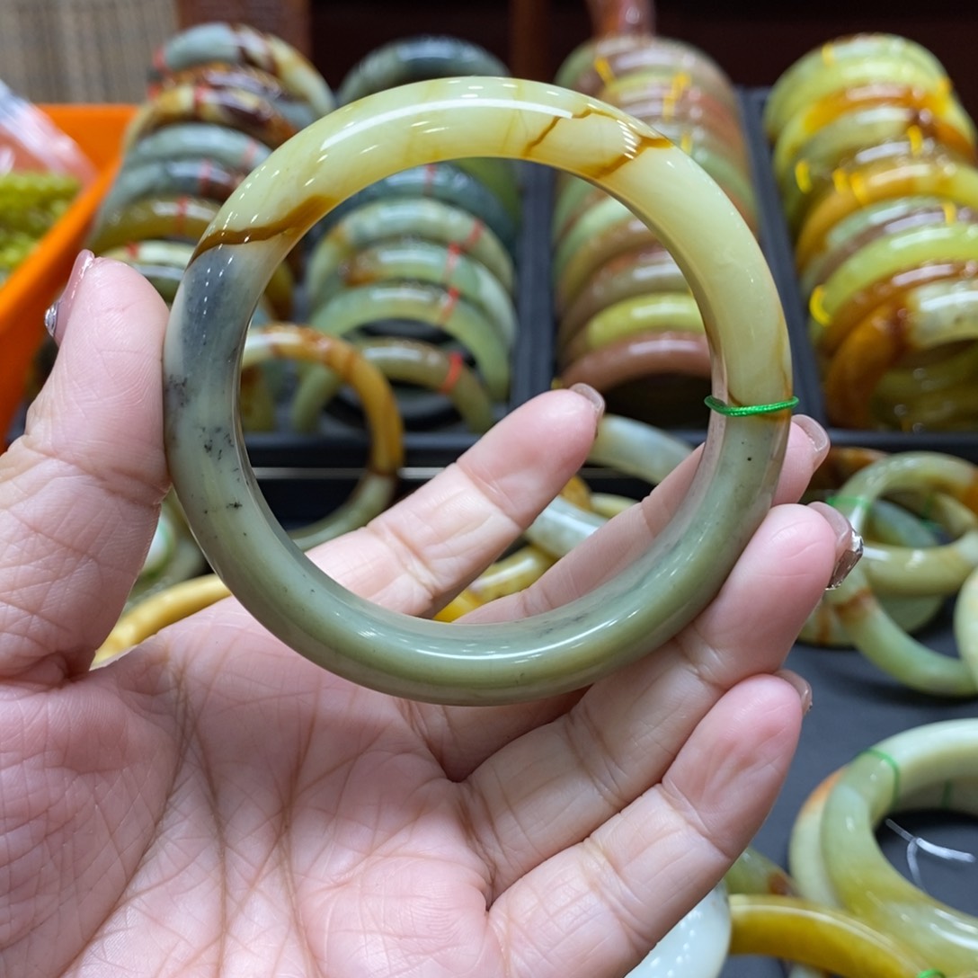 蛇纹石玉未镶嵌手链沐**画手镯