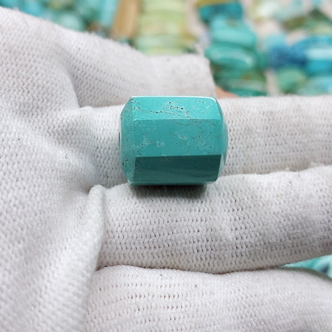 绿松石颈饰未镶嵌
