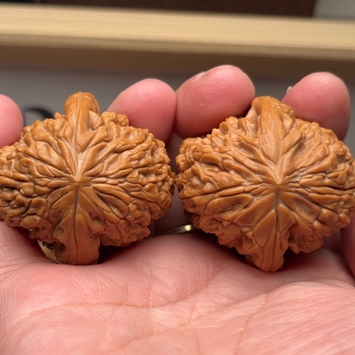 文玩核桃吊坠暴雪