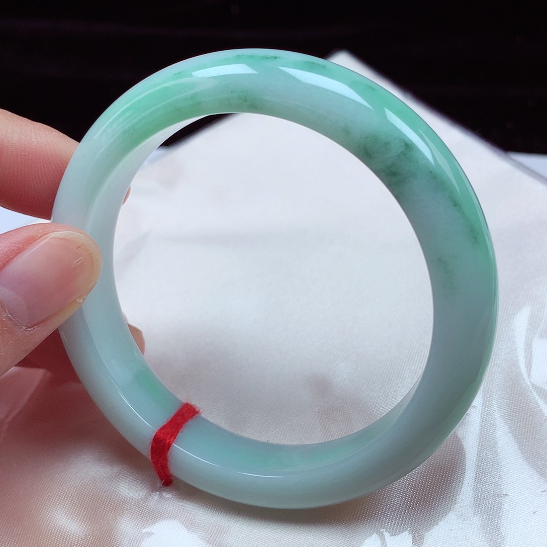 翡翠手镯未镶嵌59圈