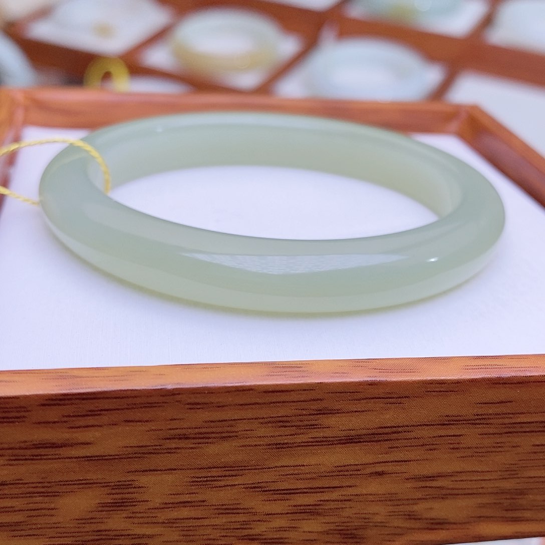 和田玉手镯未镶嵌50