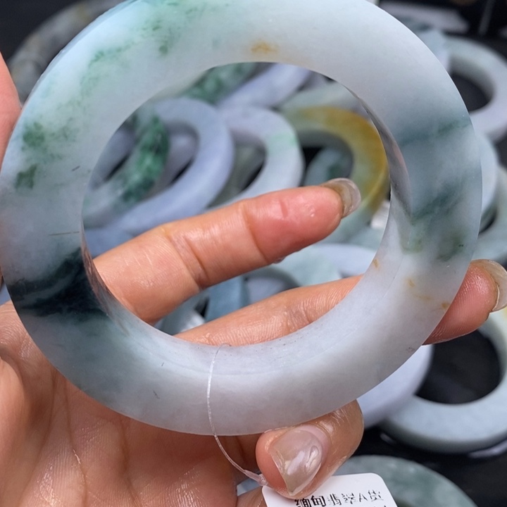 未镶嵌翡翠手镯定制翡翠