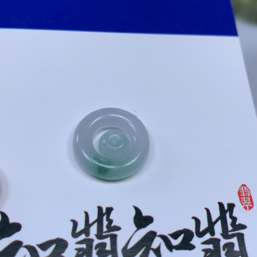 翡翠颈饰未镶嵌子母扣