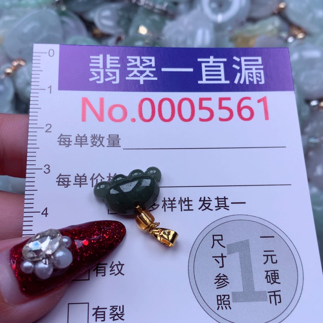 吊坠(不含链)未镶嵌翡翠