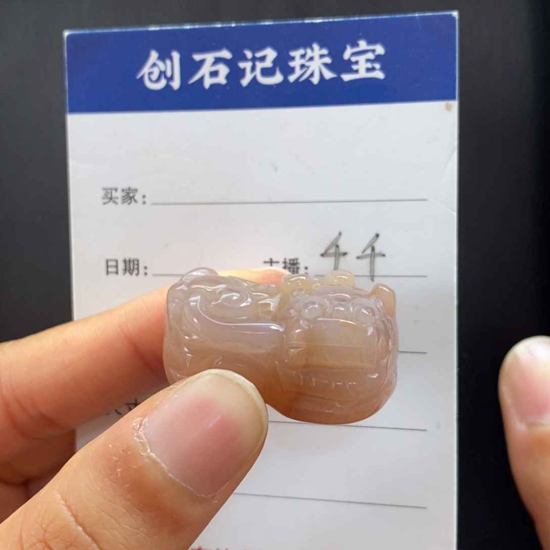 石英质玉（黄龙玉）未镶嵌颈饰