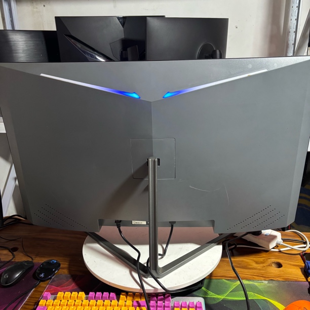 8新 TITAN ARMY/泰坦军团 特价机器40寸曲面屏瑕疵屏黑色画面泛红