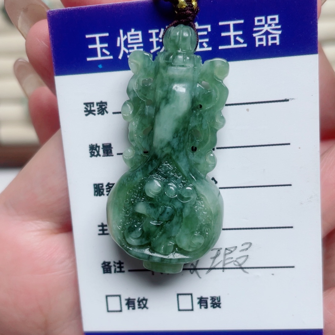 透闪石-蛇纹石玉未镶嵌颈饰