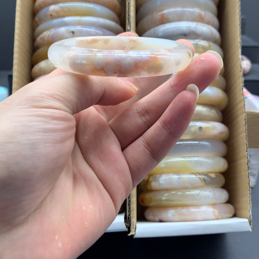【闪购商品】玛瑙/玉髓手镯未镶嵌L***y