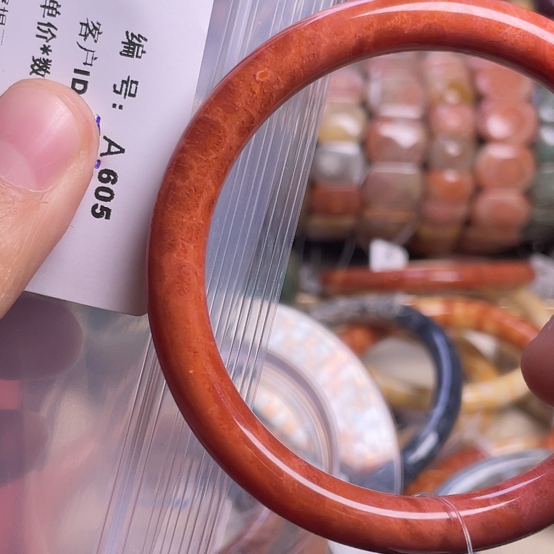 天***翼硅化玉未镶嵌手镯