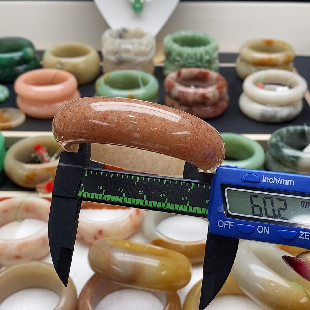 石英岩玉未镶嵌手镯