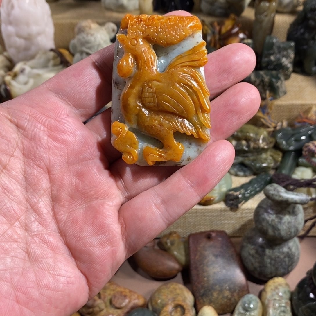 未镶嵌岫岩河磨玉（透闪石质玉）挂件