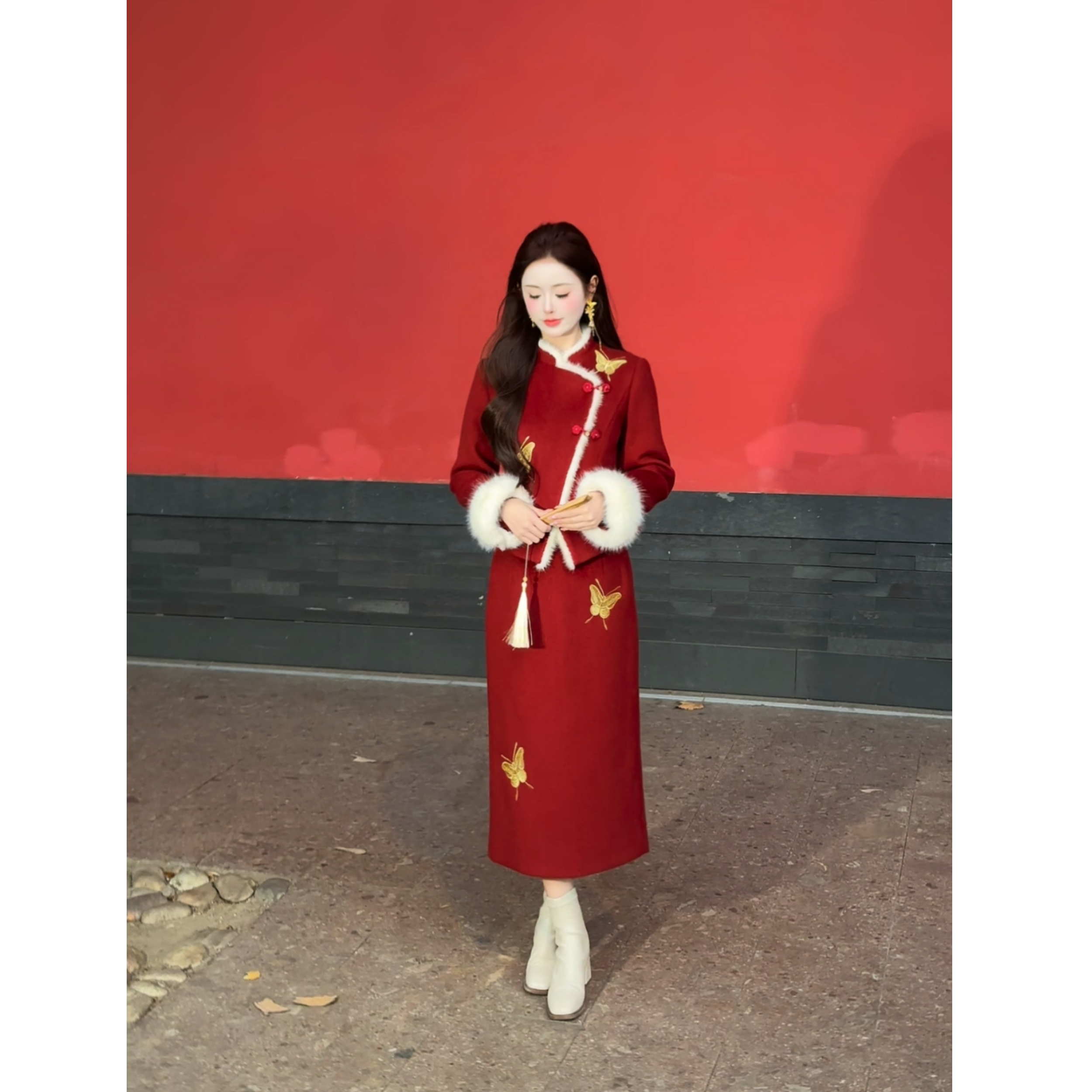 【玉蝴蝶】七七很芒新中式蝴蝶刺绣毛呢羽绒外套+半裙套装XMZH10684