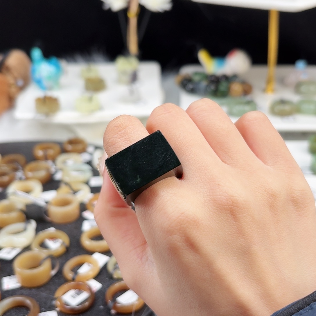 和田玉未镶嵌戒指P110聚墨马鞍18.2不退换