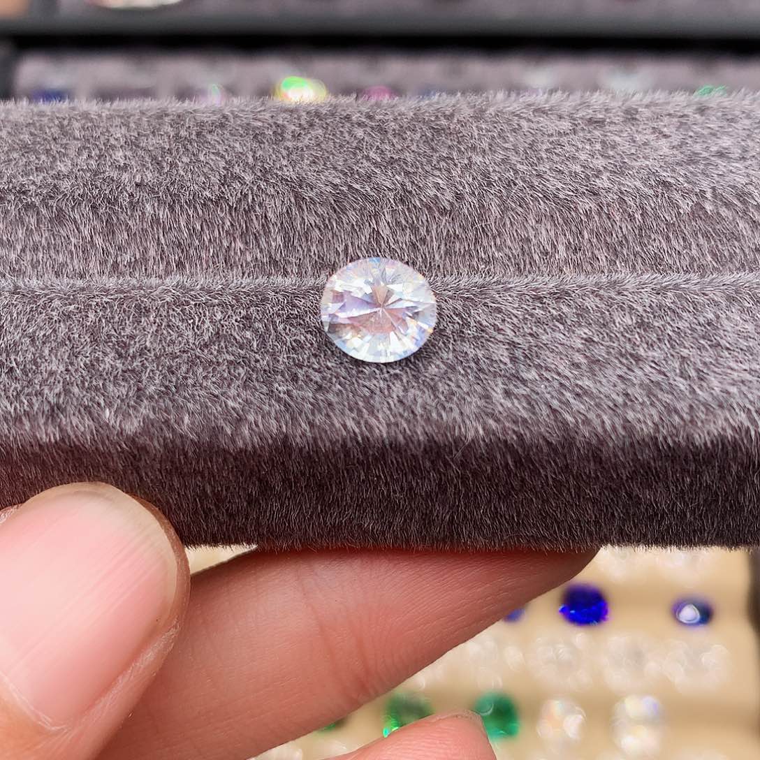 月光石裸石未镶嵌