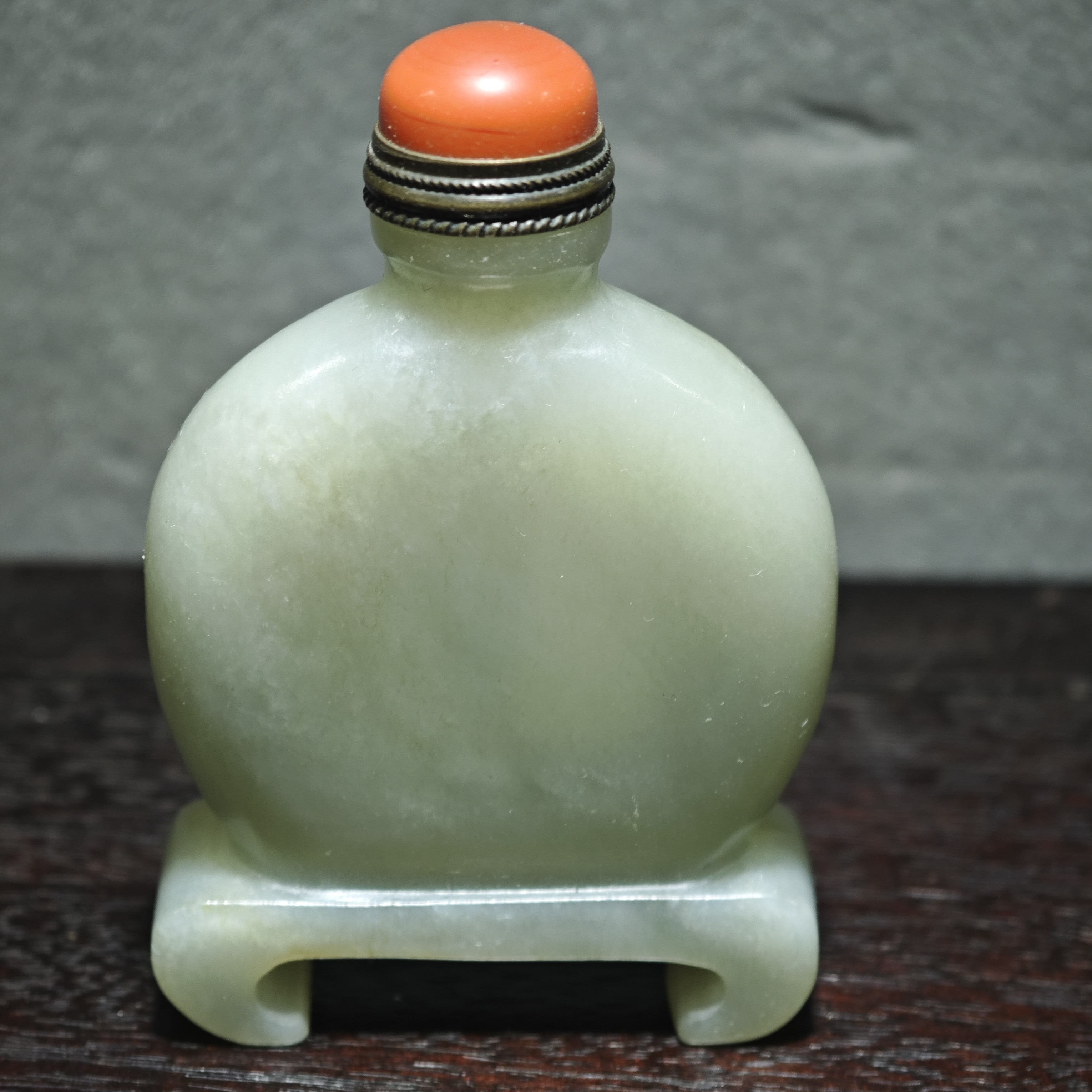 和田玉手工雕刻鼻烟壶摆件