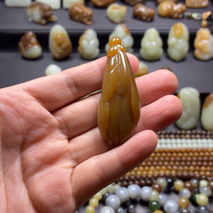 晓***菲和田玉（糖玉）未镶嵌颈饰