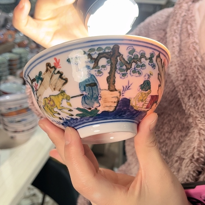 瓷片//////直径12.5厘米。红。