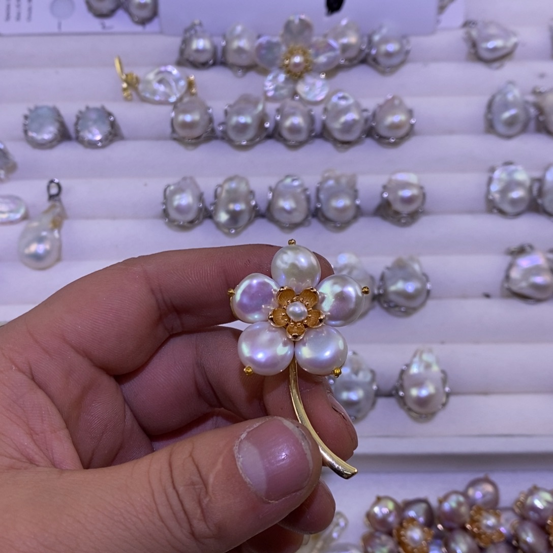 传***浪胸饰淡水珍珠未镶嵌