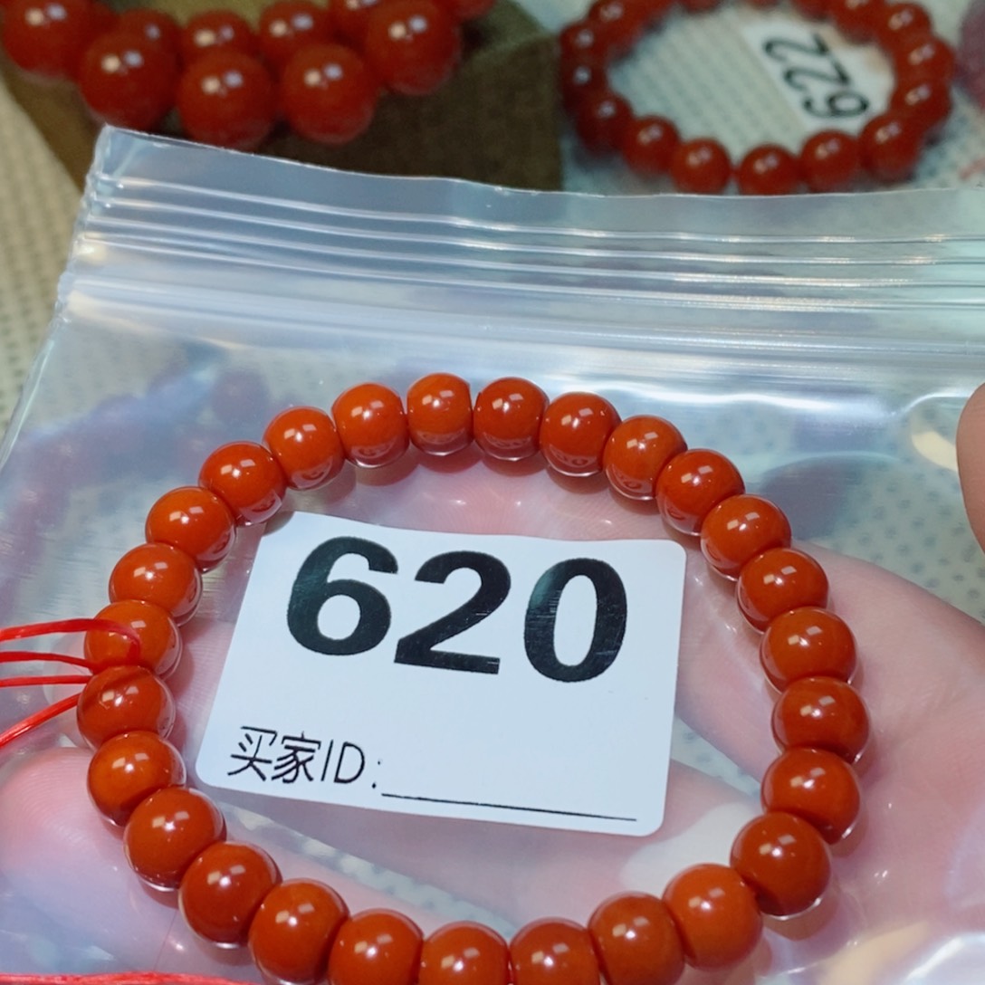 南红玛瑙手串未镶嵌赯*卡8