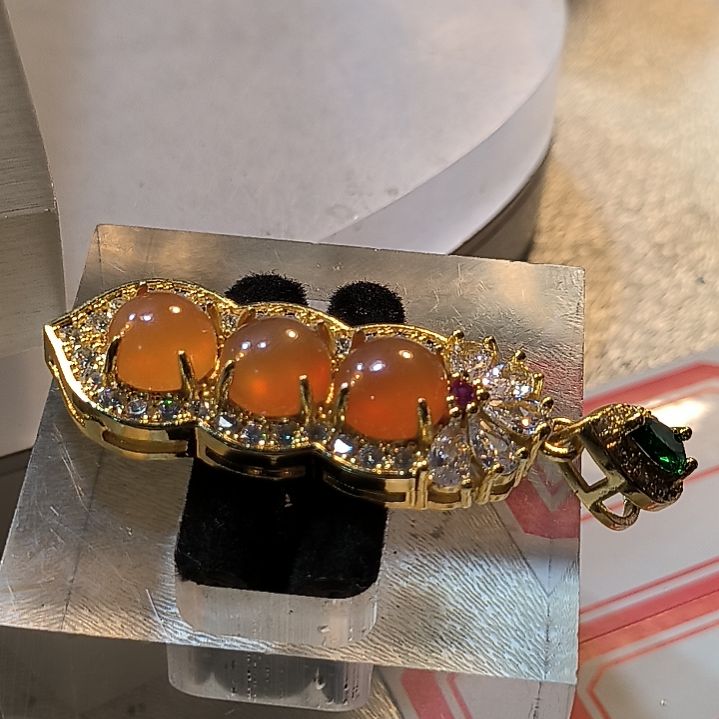 余***石英岩玉未镶嵌戒面