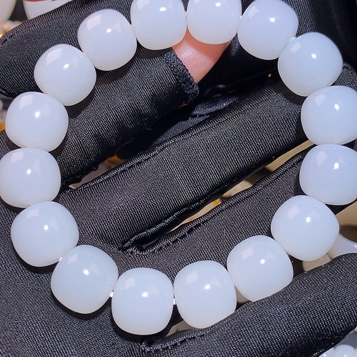 大****和田玉未镶嵌手链