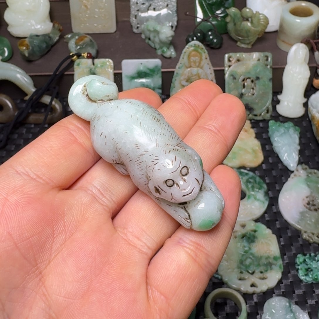 翡翠颈饰未镶嵌翡翠颈饰未镶嵌..