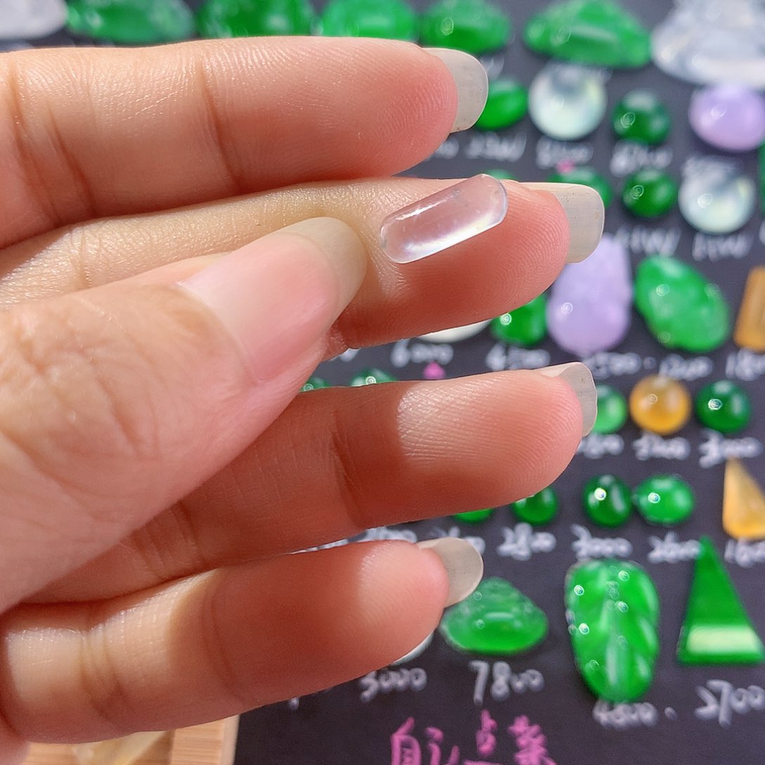 【闪购商品】翡翠未镶嵌颈饰冰飘花马鞍